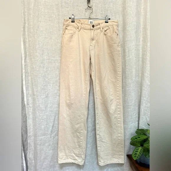 BDG High-Waisted Cowboy Jean in Cream at Urban Outfitters
BDG size 27 - Picture 2 of 16